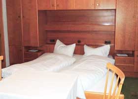 Zimmer mit Betten